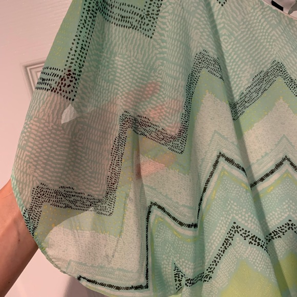 BCX Green Geometric Sheer Top - Picture 8 of 11